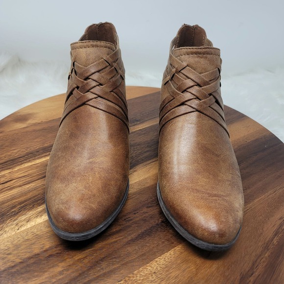 Baretraps Godlie Brown Breaded Back Zip Faux Leather Ankle Boots Women's 9.5 - Picture 1 of 8